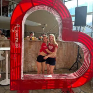 🤪 NEPOUŽITELNÍ: Buď úplně mimo a vyhraj rodinnou vstupenku na City Pool Party!