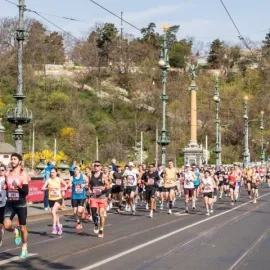 Sobotní půlmaraton omezí provoz v metropoli