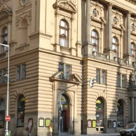 Praha koupí Národní dům na Vinohradech