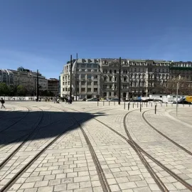 Jak pokračuje výstavba tramvajových tratí na Václaváku?