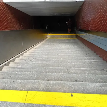 Eskalátor u radnice a polikliniky Budějovická, žádá Praha 4