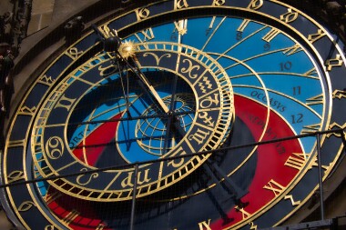 Pražský orloj se symbolicky zastaví. Upozorní na uspěchanou dobu