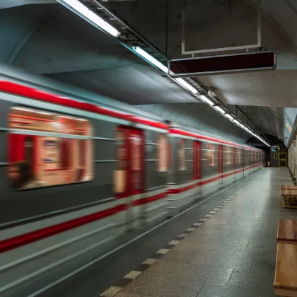 Víkendová výluka na metru C