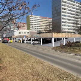 Praha 4 zve na debatu k parkování v Pujmanové