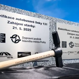 Začaly práce na elektrifikaci autobusových linek č. 131 a 176