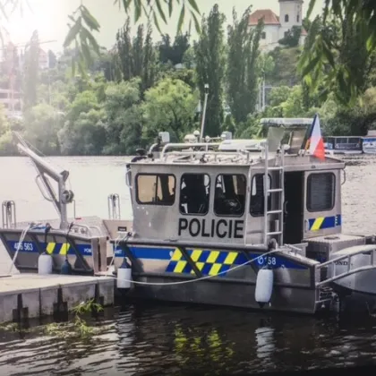 Poříční oddělení převzalo ve Žlutých lázních novou loď