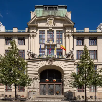 Praha rozdělí peníze na opravy škol a jídelen