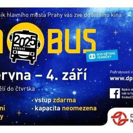 Kinobus DPP vyjel do ulic, promítat bude celé léto