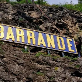 Pamětní deska se vrátila na skály