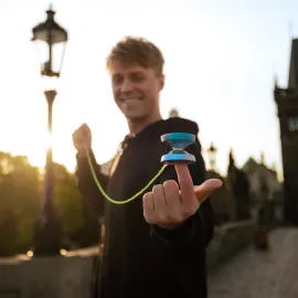 Yoyování už dávno není jen dětská zábava