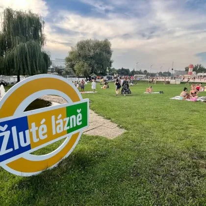 Jóga, kino i taneční lekce, léto ve Žlutých lázních pokračuje