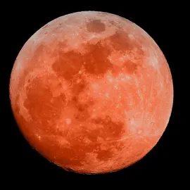 Úplné zatmění měsíce po šesti letech je tady