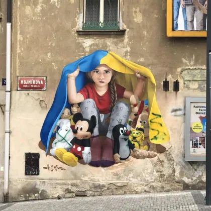 Mural s ukrajinskou holčičkou z Nuslí zmizel. Symbol solidarity zmizel po dvou letech
