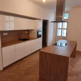 Praha nabízí pronájmy svých bytů v elektronické aukci