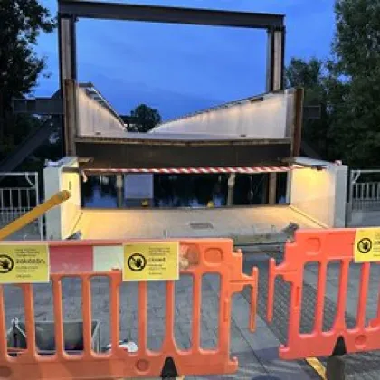 Proč se Štvanická lávka v noci uzavře?