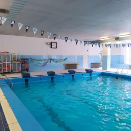 Rekonstrukce bazénu ZŠ Weberova pokračuje, Praha 5 získala dotaci