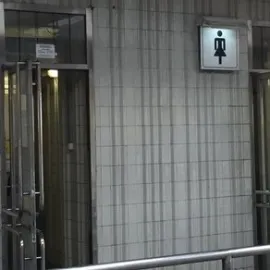 Praze chybí fungující veřejné toalety, změní se to?