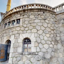 Praha pronajme prostory v pilíři Čechova mostu