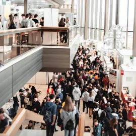 Hra začíná na veletrhu Schola Pragensis 2025