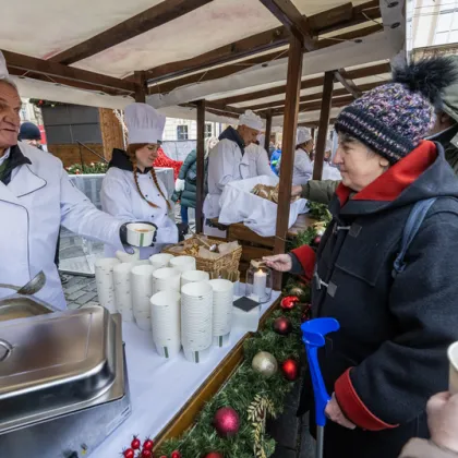 Primátor bude rozlévat rybí polévku na Štědrý den na Staromáku