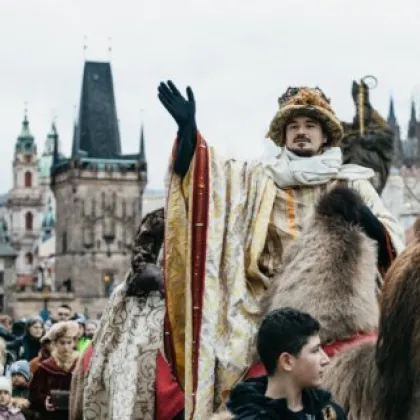 Prahou projde tříkrálový průvod, ve finále s rybovkou