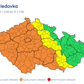 Pozor na ledovku v Praze, opatrně na silnicích i chodnících
