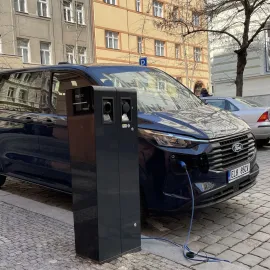 Nové dobíjecí stanice na Praze 2 zefektivní práci pečovatelů