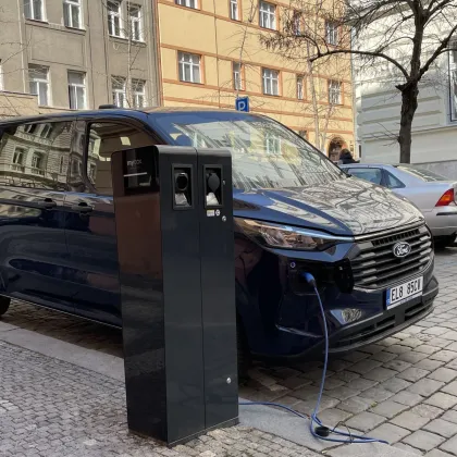 Nové dobíjecí stanice na Praze 2 zefektivní práci pečovatelů
